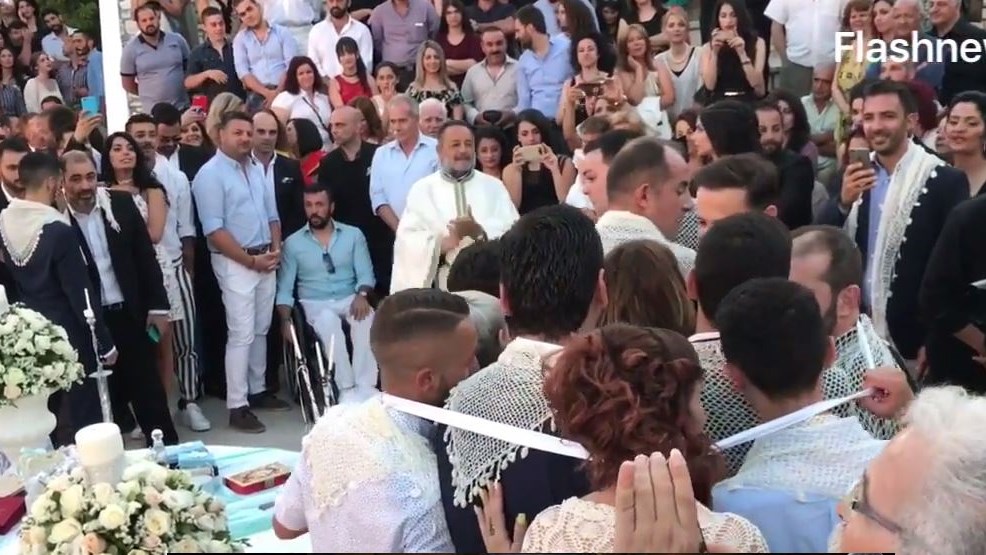 Κρητικός γάμος και βάπτιση για ρεκόρ Γκίνες: 13 νονοί και 13 κουμπάροι – BINTEO