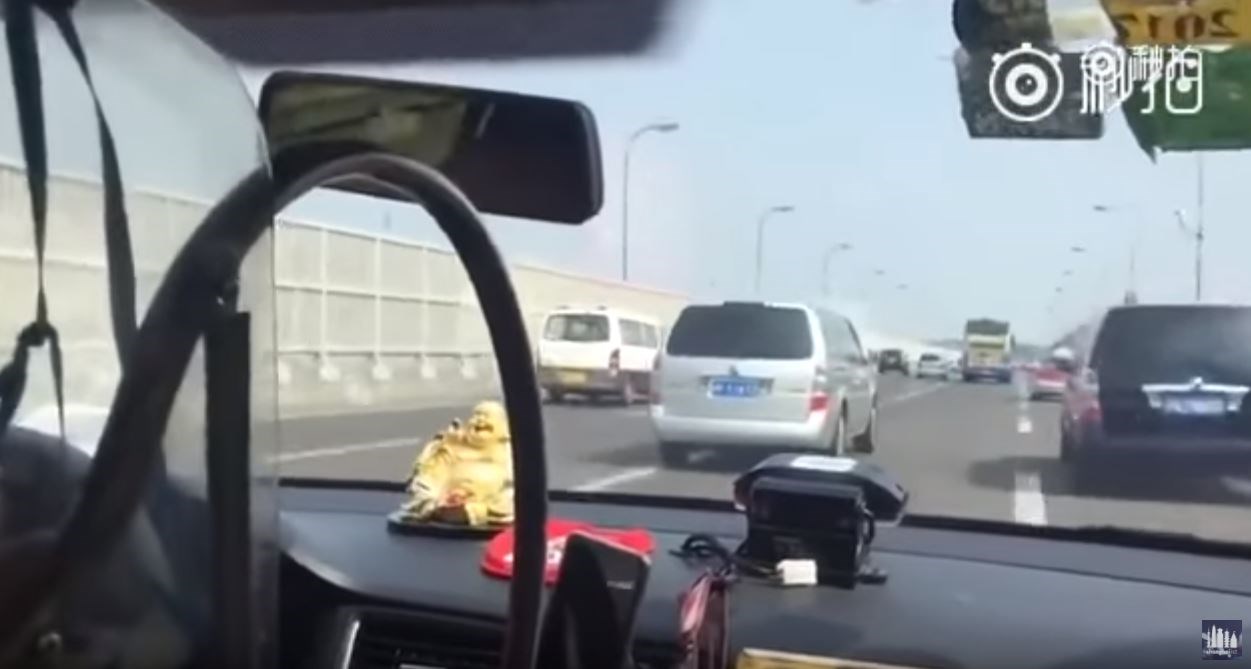 Η τρελή κούρσα ενός ταξιτζή στη Σαγκάη – ΒΙΝΤΕΟ