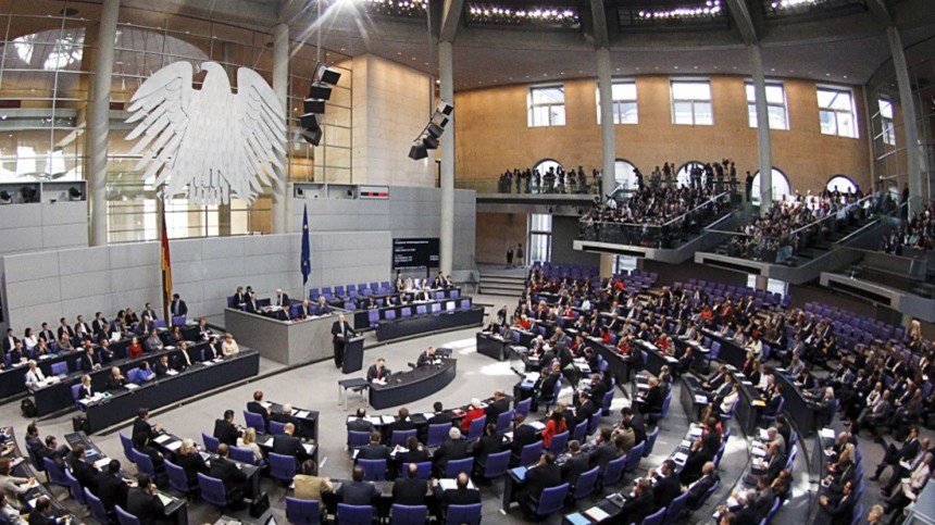 “H Ελλάδα δικαιούται ελάφρυνση του χρέους” υποστηρίζουν Γερμανοί βουλευτές