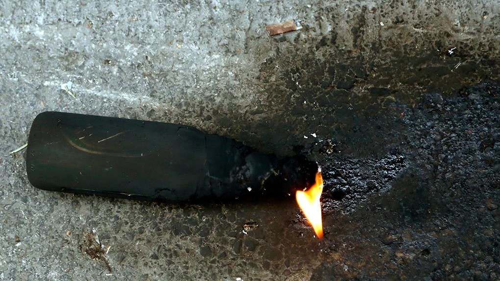 Μολότοφ και προσαγωγές τη νύχτα στα Εξάρχεια