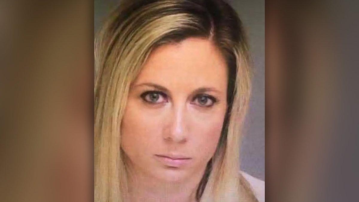 Καθηγήτρια έκανε “ματάκια” σε μαθητή της και κατάλαβαν ότι είχαν σχέση