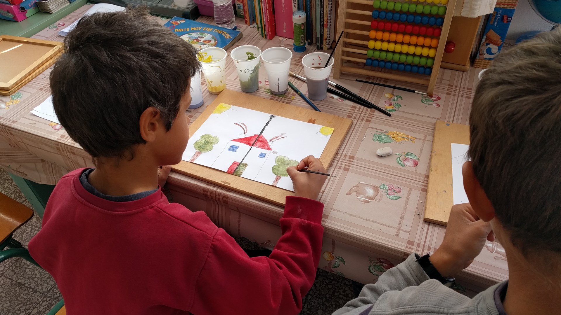 Στους Αρκιούς βρίσκεται το μικρότερο σχολείο στην ΕΕ με μοναδικό μαθητή έναν 8χρονο – ΦΩΤΟ