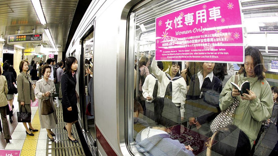 Βαγόνια μόνο για… γυναίκες στο μετρό της Κίνας