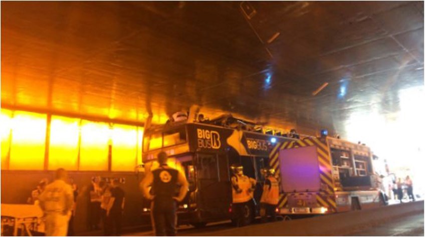 Λεωφορείο έπεσε πάνω σε τοίχωμα σήραγγας στο Παρίσι – ΦΩΤΟ