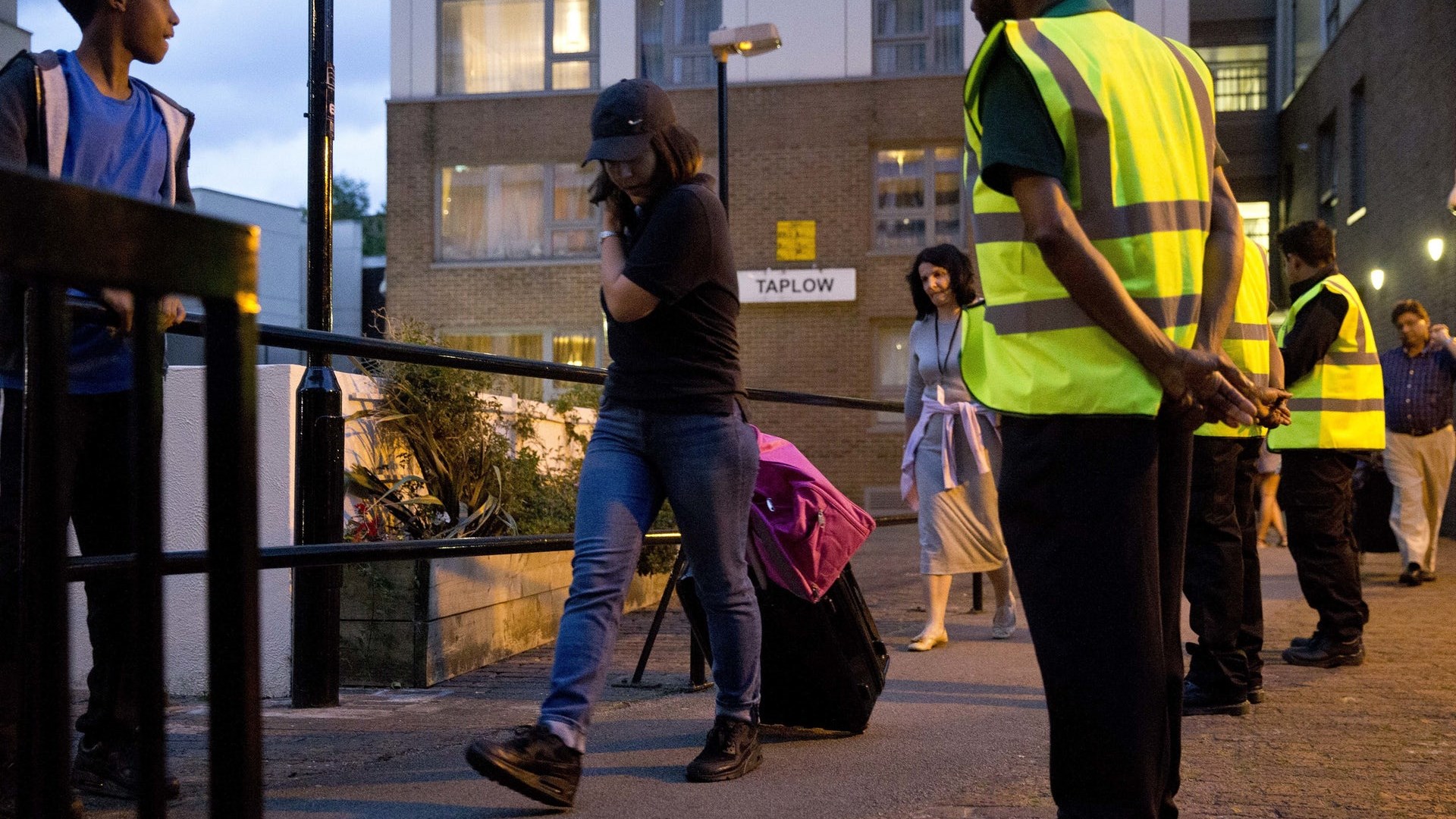Εκκενώθηκαν πέντε πολυκατοικίες στο Λονδίνο λόγω κινδύνου πυρκαγιάς – ΦΩΤΟ