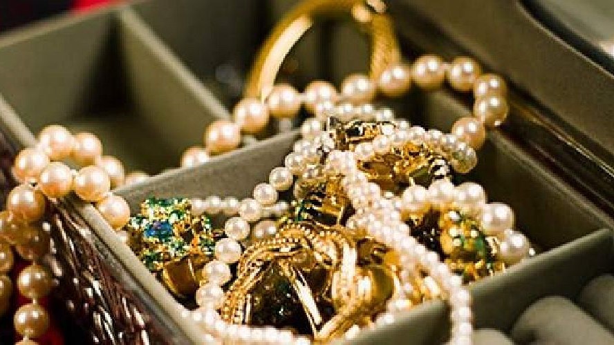 “Κρυμμένος θησαυρός” εντοπίστηκε στο Χαλάνδρι – Χρυσαφικά, διαμάντια και μετρητά της “μαφίας Δυτικής Αττικής”