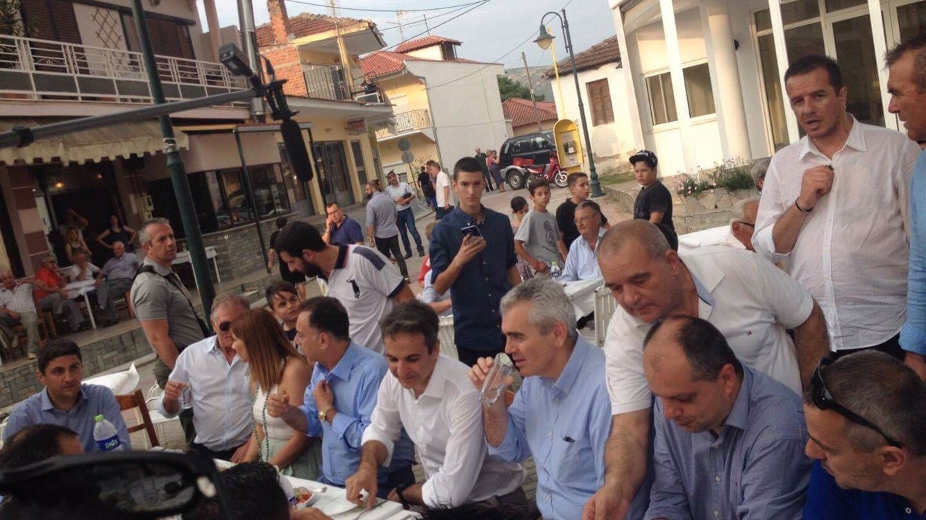 Τσίπουρο, ένα δοχείο φέτα και μία γκλίτσα για τον Κυριάκο Μητσοτάκη – ΦΩΤΟ