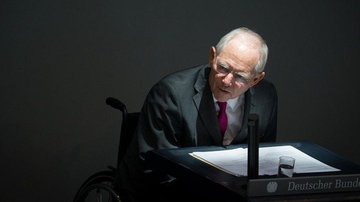 Σόιμπλε: Στόχος να σταθεί η Ελλάδα στα πόδια της