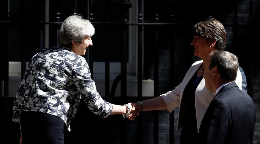 Μέι και DUP συμφώνησαν για σχηματισμό κυβέρνησης μειοψηφίας στη Βρετανία