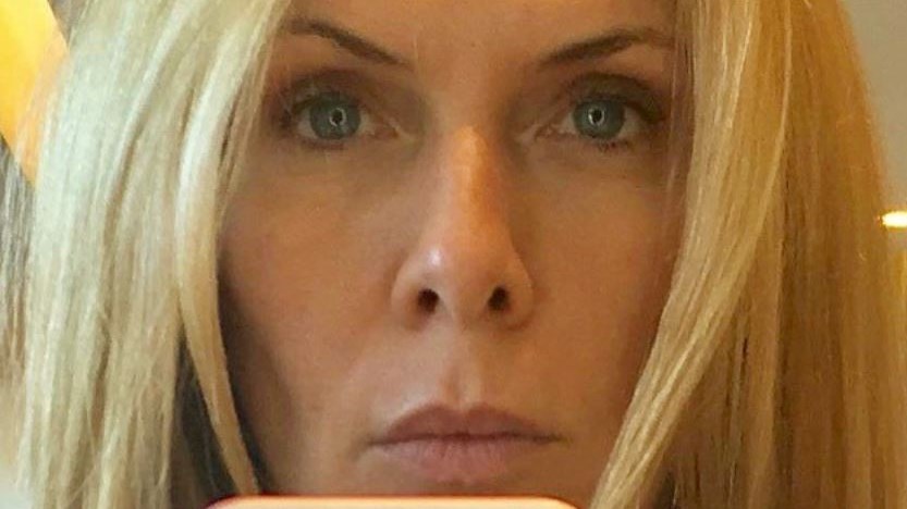 Έγινε ξανθιά πριν…χτυπήσει τατουάζ η Παπούλια