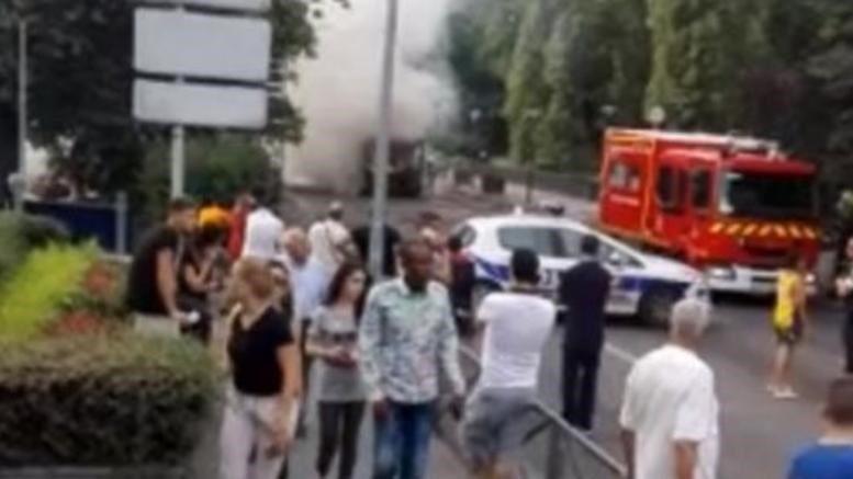 Έκρηξη σε λεωφορείο στο Παρίσι – ΒΙΝΤΕΟ