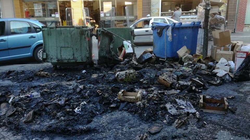 Φωτιά σε σκουπίδια στη Λάρισα – ΦΩΤΟ