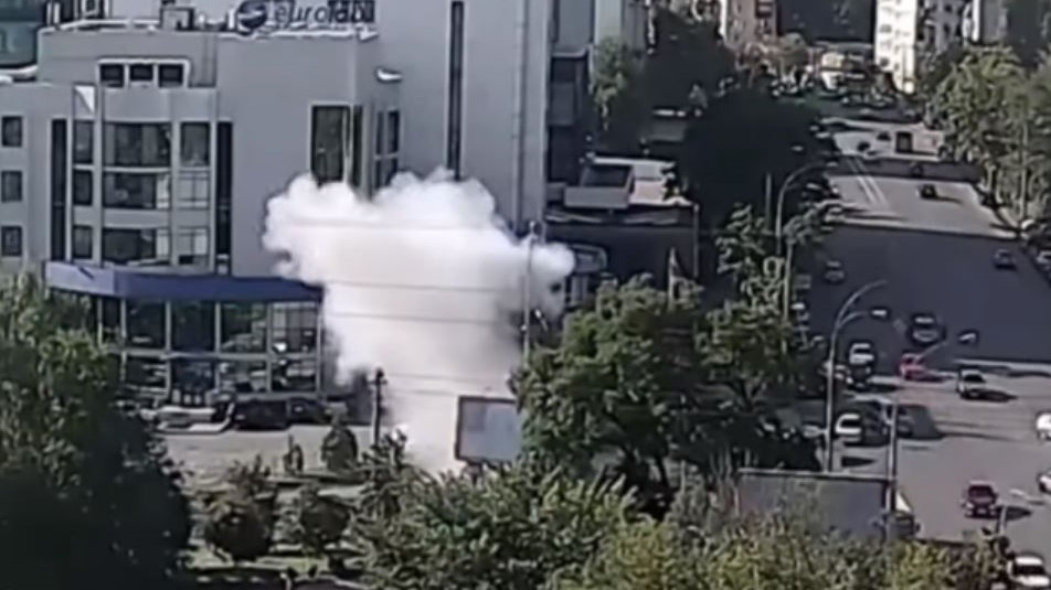 Σοκάρει η στιγμή της έκρηξης παγιδευμένου οχήματος με εκρηκτικά στο Κίεβο – ΒΙΝΤΕΟ