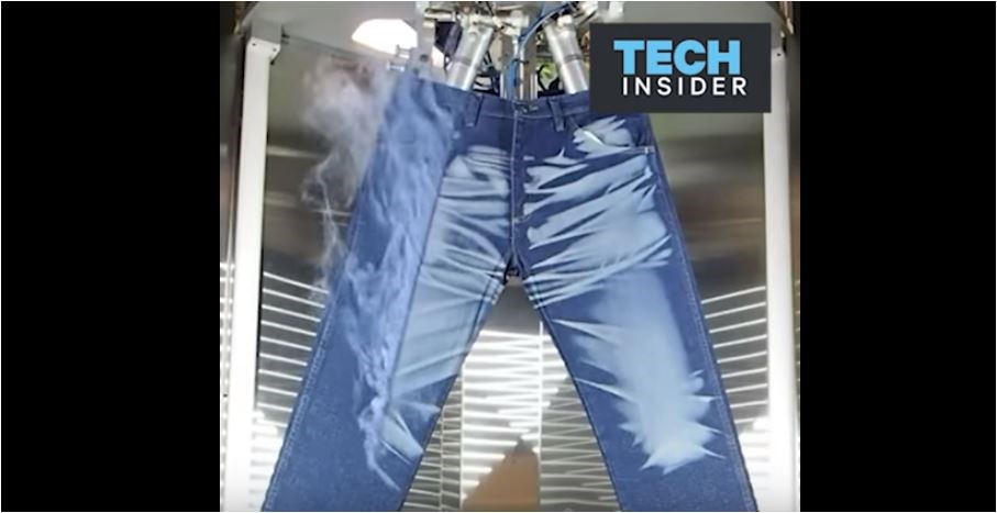 Δείτε πώς κάνουν τα τζιν να φαίνονται φθαρμένα – ΒΙΝΤΕΟ