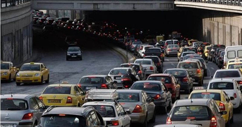 Τα νέα κλιμακωτά πρόστιμα για τα ανασφάλιστα οχήματα