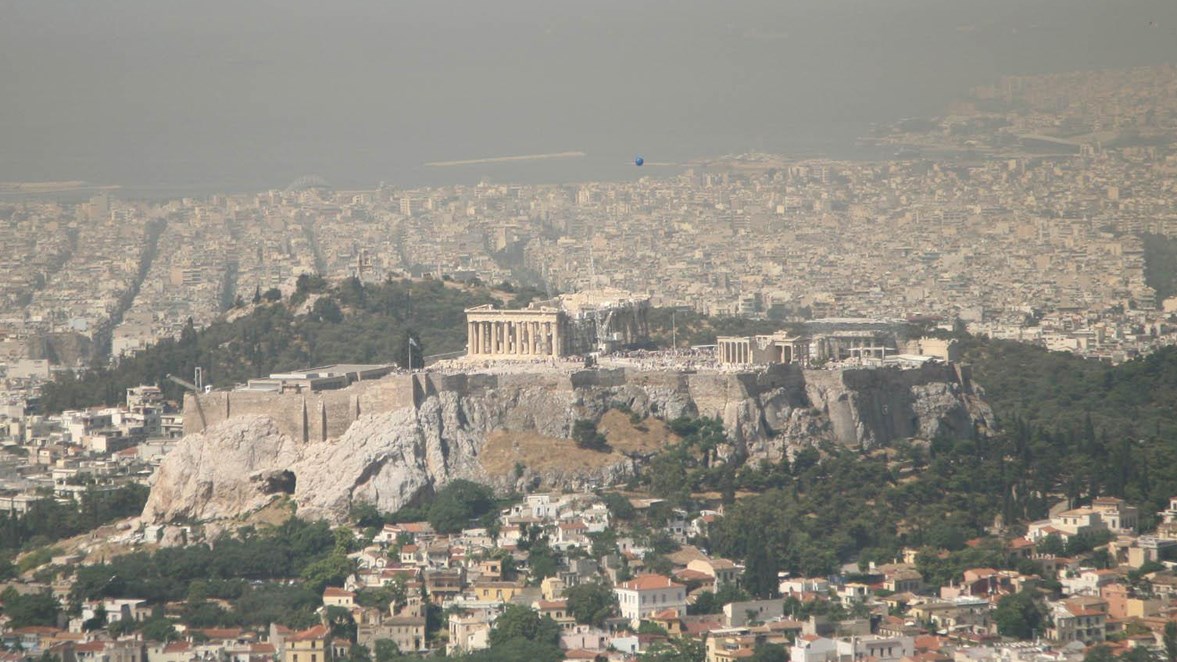 Χτύπησε «κόκκινο» το όζον στην Αττική – Οδηγίες προφύλαξης του πληθυσμού