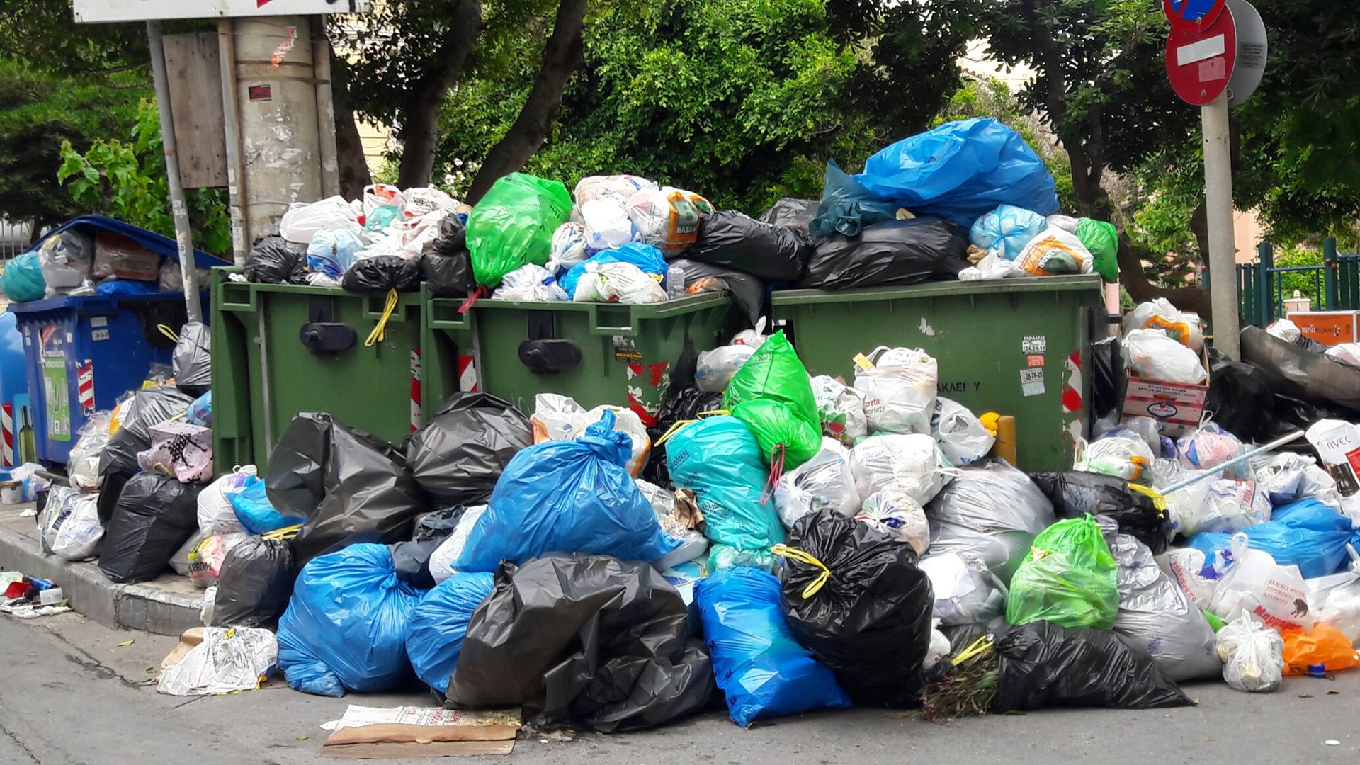 Εισαγγελική παρέμβαση στο Ηράκλειο για την αποκομιδή των σκουπιδιών