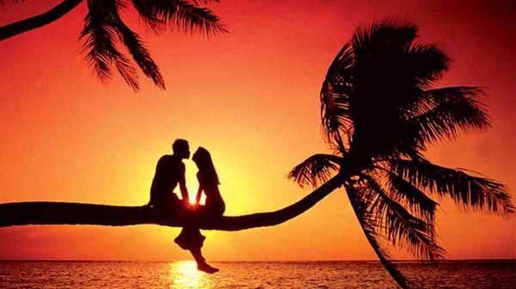 Καλοκαίρι και Ερωτική Σχέση: Καλός ή Κακός Συνδυασμός;