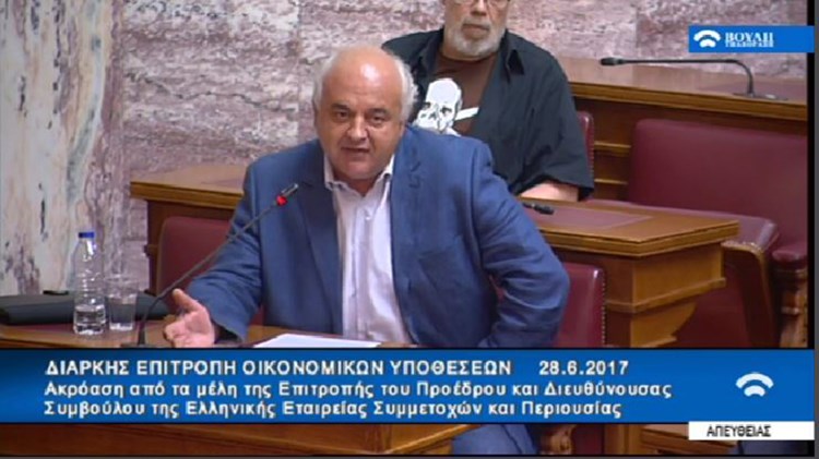 Με μπλουζάκι της Ζανκτ Πάουλι ο Κυρίτσης στη Βουλή – ΦΩΤΟ