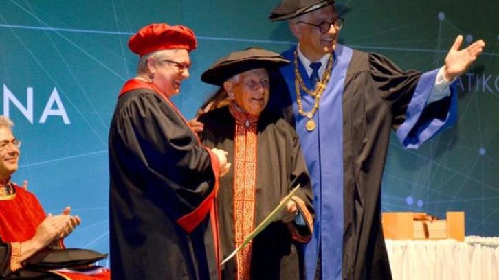 Πτυχιούχος ετών… 97