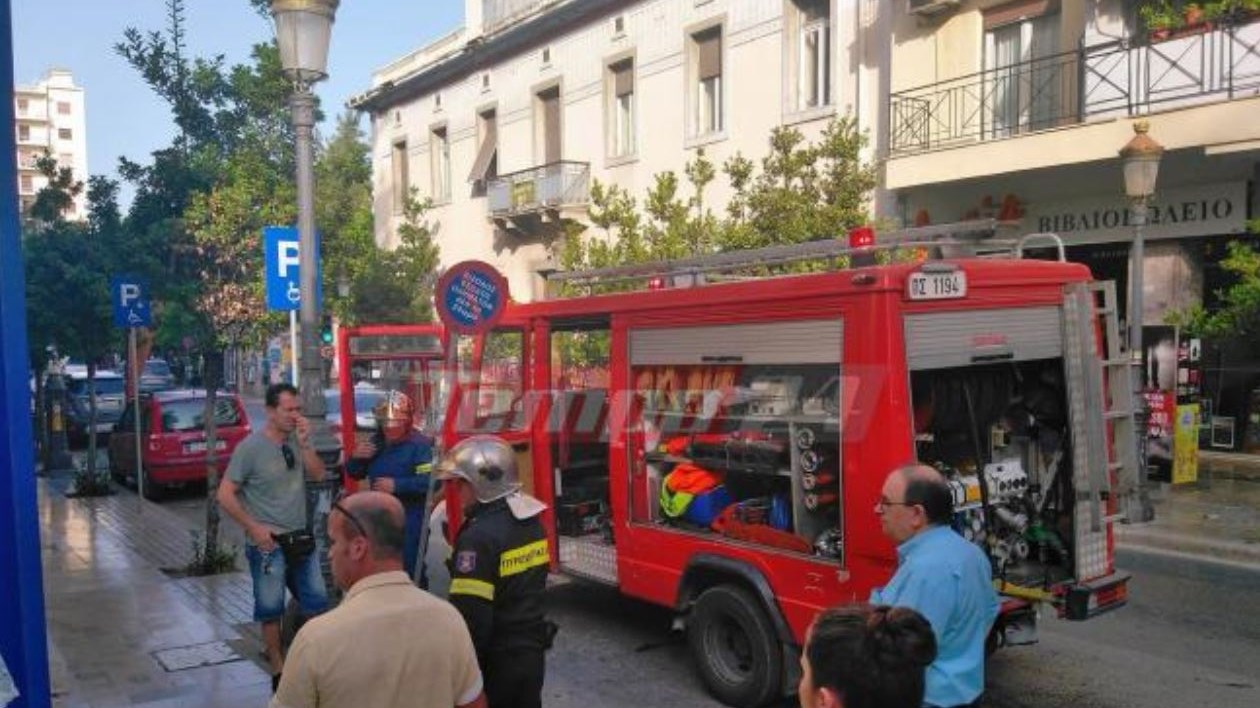 Συναγερμός στην Πάτρα – Εκκενώθηκε φλεγόμενο κτίριο – ΒΙΝΤΕΟ