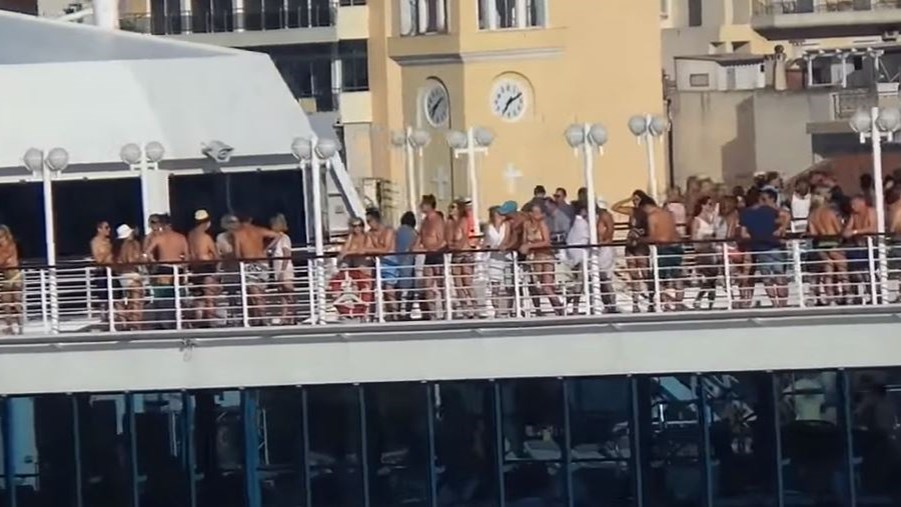 Οι πρώτες εικόνες από το πλοίο της… αγάπης που σάλπαρε από τον Πειραιά – ΒΙΝΤΕΟ