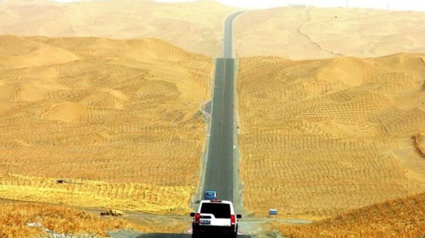 Ο μεγαλύτερος δρόμος μέσα σε έρημο – ΦΩΤΟ