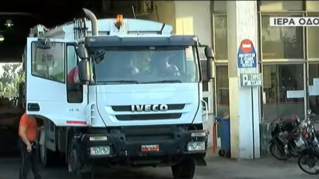 Βγήκαν στους δρόμους της Αθήνας τα πρώτα απορριμματοφόρα – ΒΙΝΤΕΟ