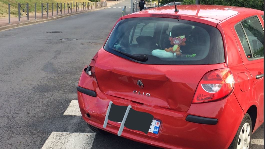 Συναγερμός στην γαλλική πόλη Κρετέιγ:  Οδηγός επιχείρησε με το όχημα του να χτυπήσει πεζούς – ΤΩΡΑ