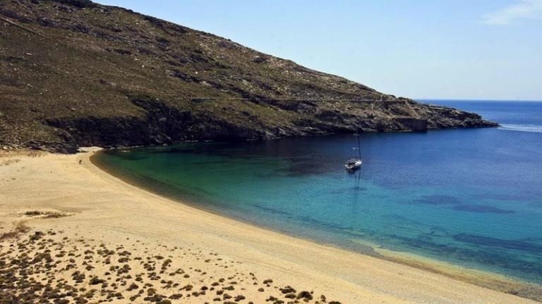 Telegraph: Οι 10 καλύτεροι προορισμοί για διακοπές στην Ελλάδα