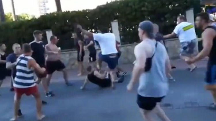 Συμπλοκές Γερμανών τουριστών στη Μαγιόρκα λόγω…ποδοσφαιρικών διαφορών – ΒΙΝΤΕΟ – ΦΩΤΟ