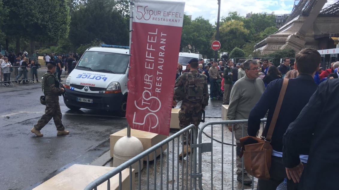 Συναγερμός στο Παρίσι: Εκκενώθηκε ο Πύργος του Άιφελ – ΤΩΡΑ