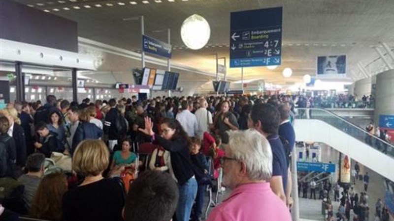 Αναστάτωση στο αεροδρόμιο Σαρλ ντε Γκολ στο Παρίσι – Εκκενώθηκε τερματικός σταθμός