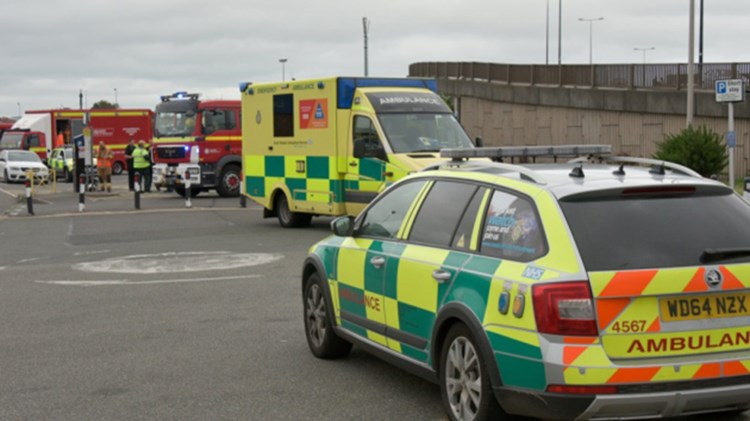 Σε εξέλιξη αστυνομική επιχείρηση στην πόλη Γουέστον της Μεγάλης Βρετανίας – ΤΩΡΑ