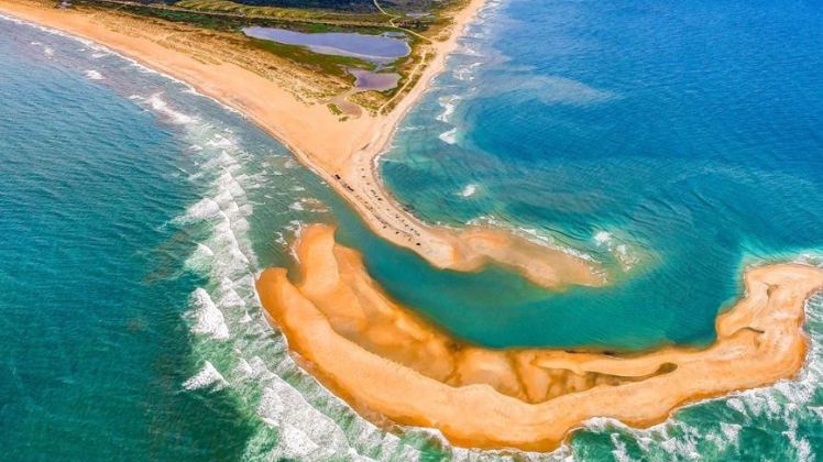 Οργιάζουν οι θεωρίες συνωμοσίας με το νέο νησί που σχηματίστηκε στο Τρίγωνο των Βερμούδων