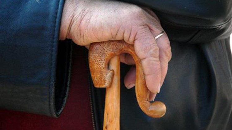 Γερνάει η Ελλάδα: Έως 1.2 εκατ. λιγότεροι οι Έλληνες μέχρι το 2034