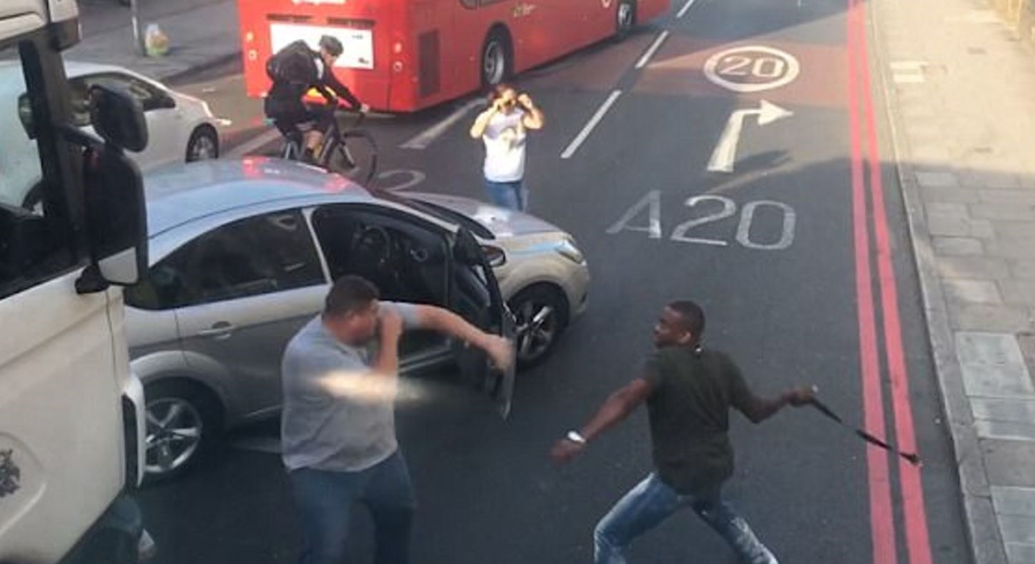 Άγριος καβγάς μεταξύ οδηγών στο Λονδίνο – ΒΙΝΤΕΟ
