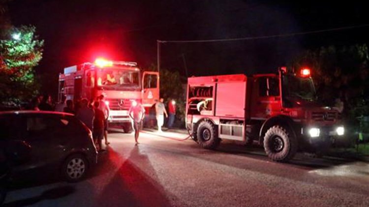 Πύρινη κόλαση στη Μάνη – Κινδύνευσε από τις φλόγες ο δήμαρχος