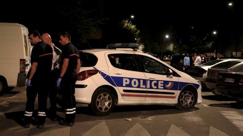 Συναγερμός στη Γαλλία – Πυροβολισμοί με αναφορές για πολλούς τραυματίες έξω από τζαμί – ΤΩΡΑ