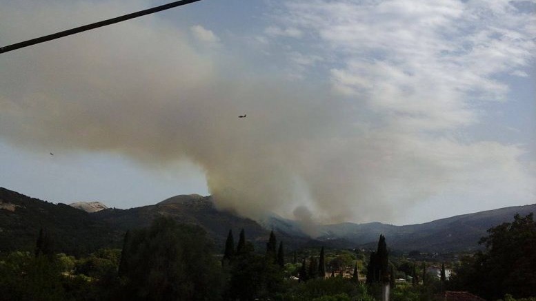 Σε ύφεση η φωτιά στην Κεφαλονιά