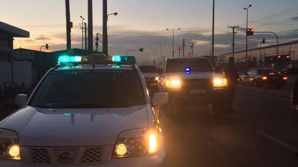 Οι πρώτες εικόνες από την μεγάλη αστυνομική επιχείρηση στο στρατόπεδο Καποτά στο Μενίδι – ΦΩΤΟ