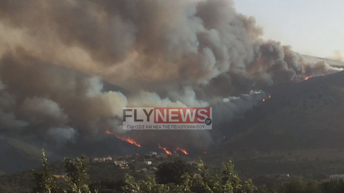 Σε ύφεση τα δύο πύρινα μέτωπα στην Ανατολική Μάνη – Απειλή οι δυνατοί άνεμοι