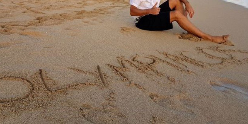 Έγραψε “Ολυμπιακός” στην άμμο της Χαβάης… – ΦΩΤΟ