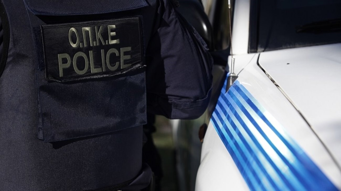 Όπλα, ναρκωτικά, λαθραία τσιγάρα και συλλήψεις στην αστυνομική επιχείρηση του Μενιδίου