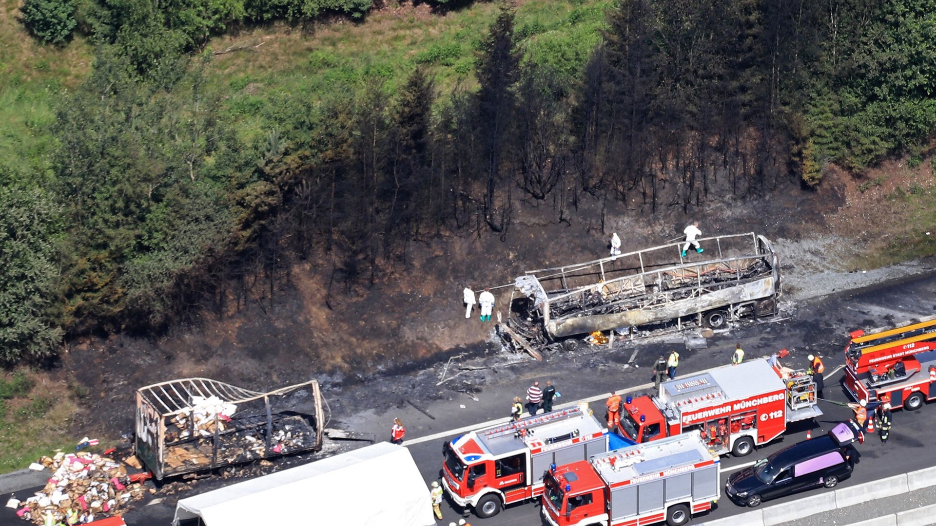 Τραγωδία στη Γερμανία – Εντοπίστηκαν 11 σοροί στα συντρίμμια του λεωφορείου