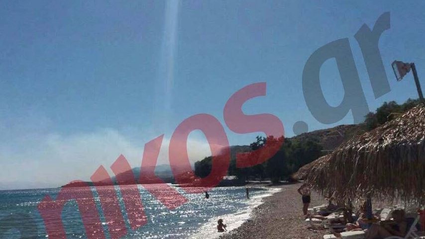 Η φωτιά στα Μέγαρα όπως φαίνεται από την παραλία – ΦΩΤΟ αναγνώστη