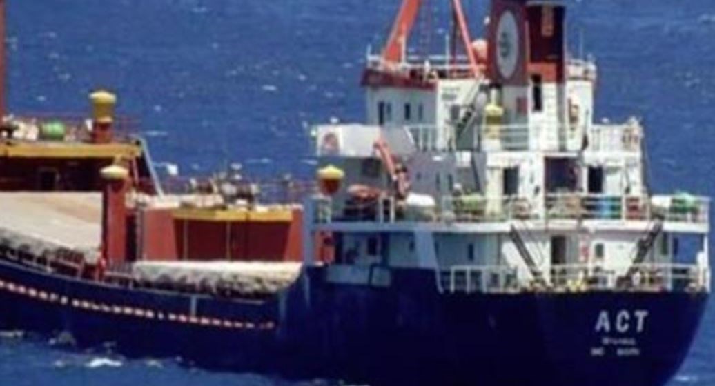 Θρίλερ στο Αιγαίο: Το Λιμενικό άνοιξε πυρ εναντίον φορτηγού πλοίου με τουρκική σημαία – ΒΙΝΤΕΟ