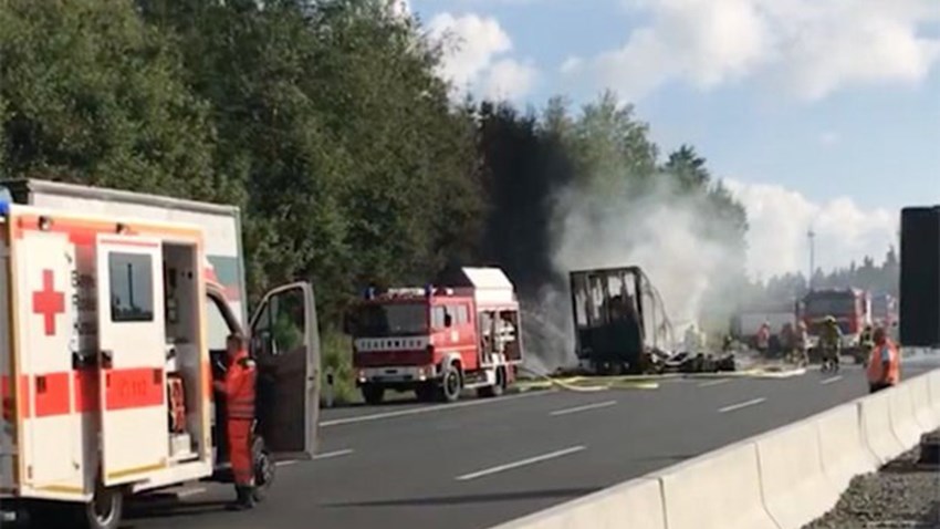 18 οι νεκροί από τη σφοδρή σύγκρουση λεωφορείου στη Γερμανία