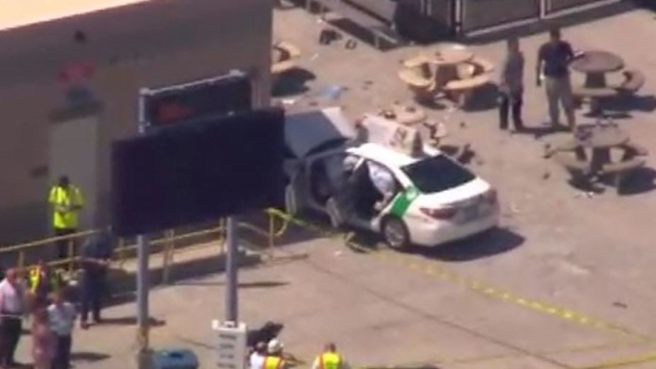 Ταξί έπεσε πάνω σε πεζούς στην Βοστώνη – ΤΩΡΑ