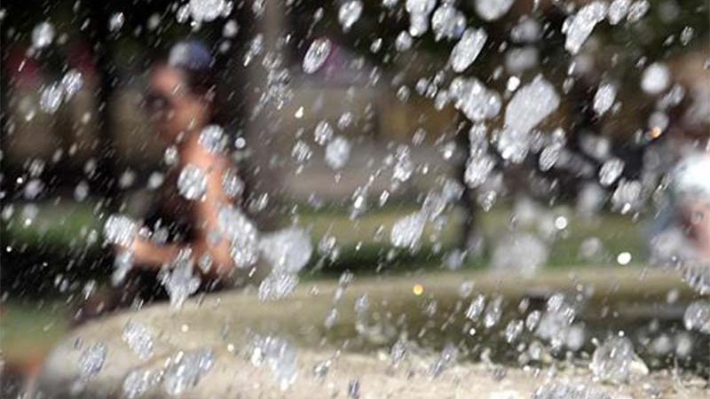 Τα μελτέμια έδιωξαν τον καύσωνα – Υψηλός ο κίνδυνος πυρκαγιών